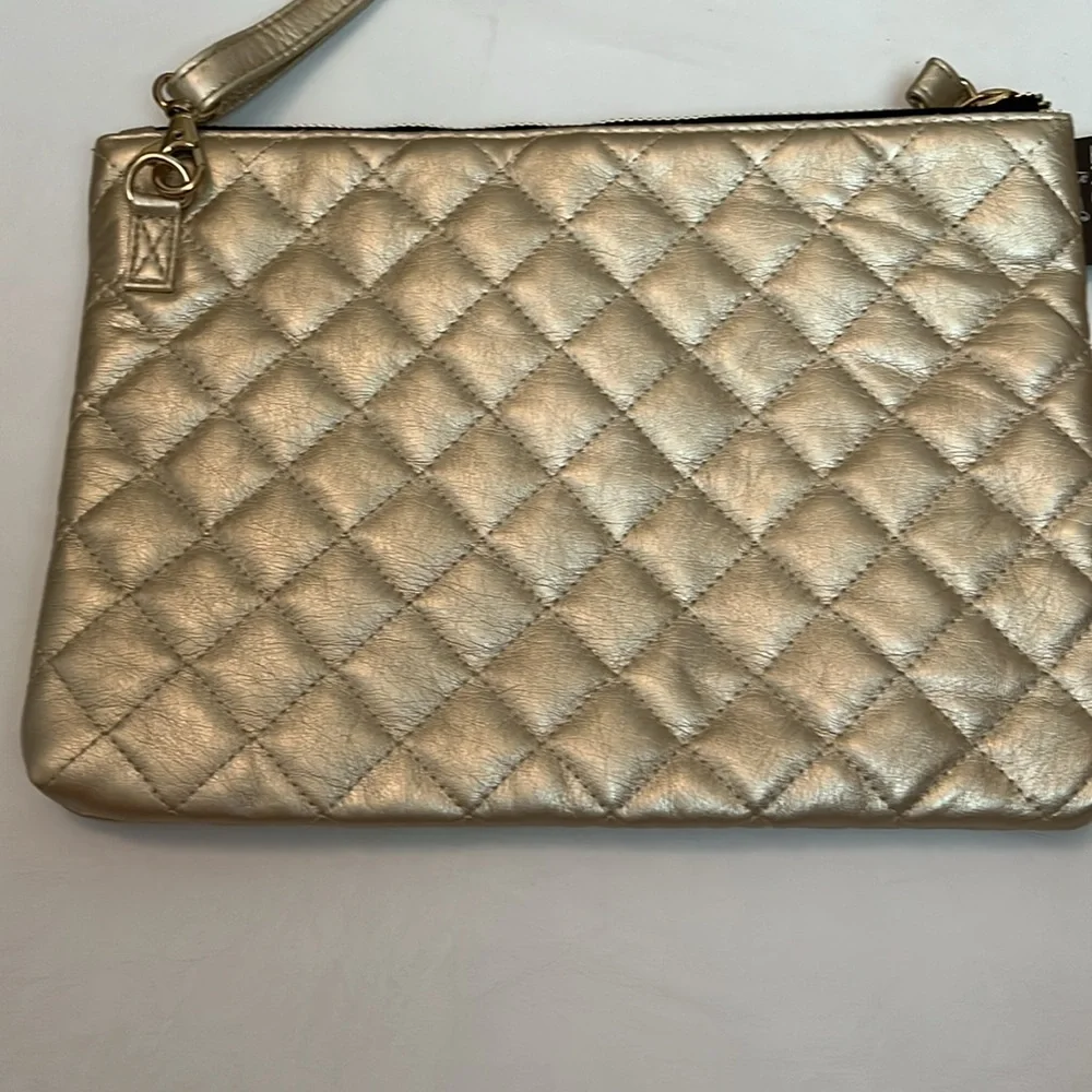 Scout Metallic Gold Quilted Abby Crossbody NWT - Picture 3 of 8
